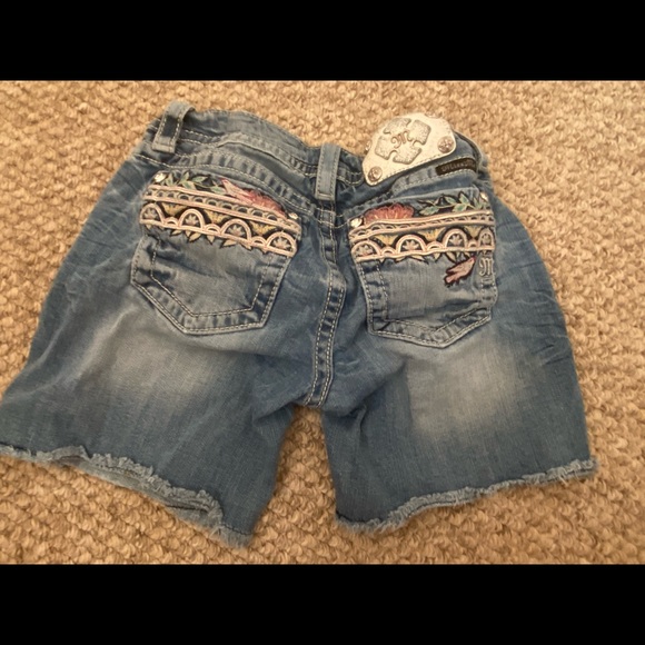 Authentic Miss Me Jean Shorts Size 27 - Picture 2 of 4